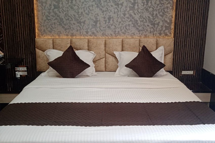 Hotel Draupadi - SUITE ROOM (Surya & Chandra)